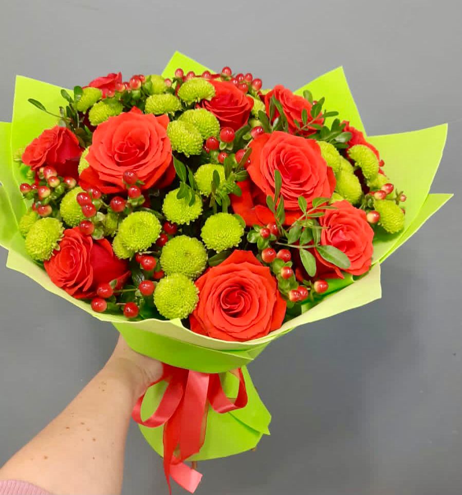 Букет цветов из: Хризантемы и Розы в Хасавюрте