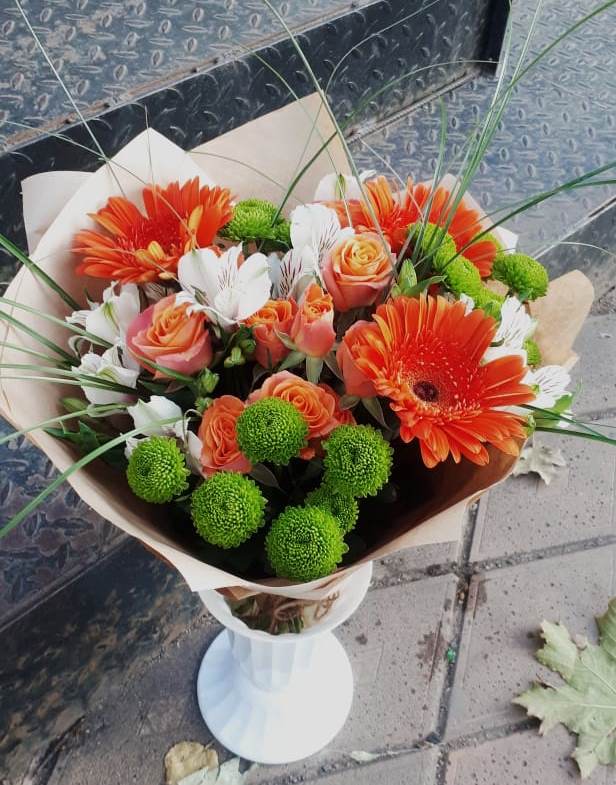Букет цветов из: Герберы, Хризантемы, Альстромерии и Розы в Хасавюрте