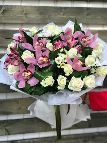 Букет цветов из: Розы и Хризантемы в Хасавюрте