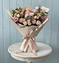 Букет цветов из:  Розы и Лизиантусы в Хасавюрте