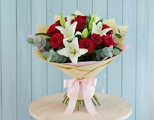 Букет цветов из:  Лилии и Розы в Хасавюрте