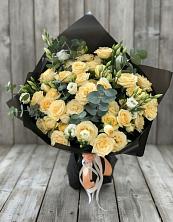 Букет цветов из:  Розы и Лизиантусы в Хасавюрте