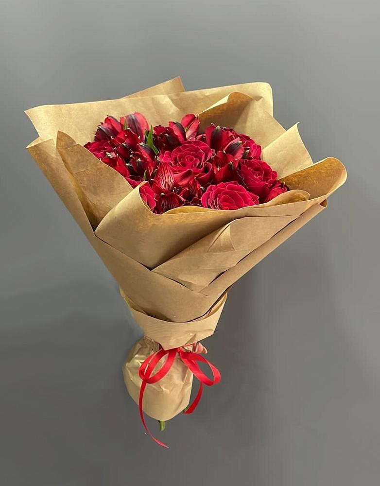 Букет цветов из: Альстромерии и Розы в Хасавюрте