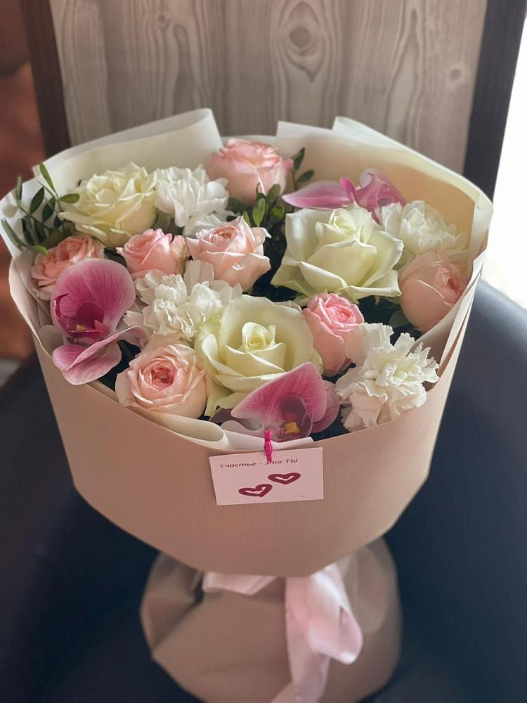 Букет цветов из: Орхидеи, Розы и Гвоздики в Хасавюрте