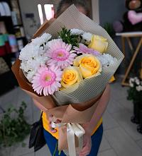 Букет цветов из:  Герберы, Розы и Хризантемы в Хасавюрте