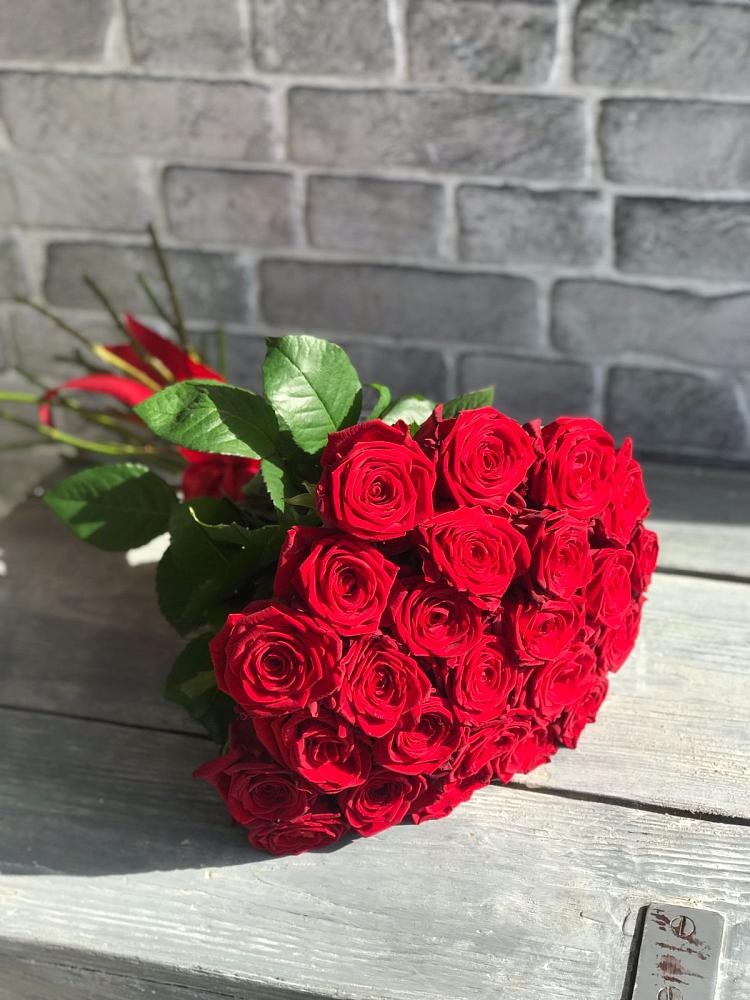Букет Красные розы Фридом в Хасавюрте