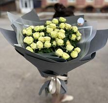 Букет Белые кустовые розы Солинеро в Хасавюрте