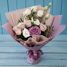 Букет цветов из:  Розы и Лизиантусы в Хасавюрте