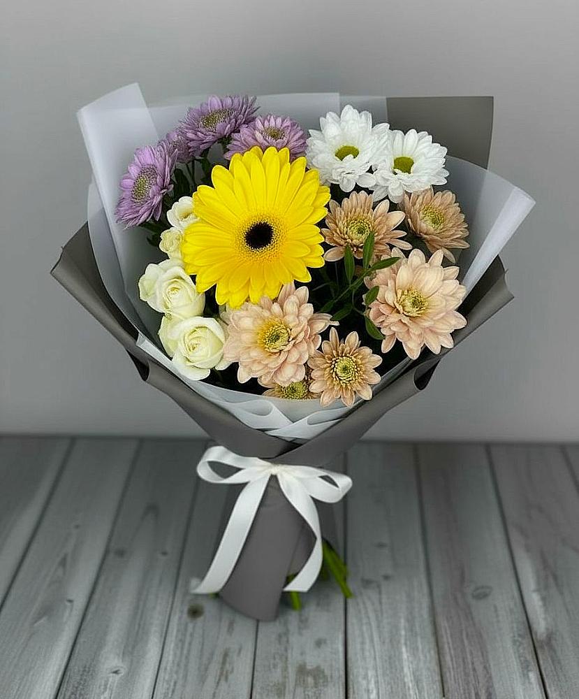 Букет цветов из: Розы, Герберы и Хризантемы в Хасавюрте