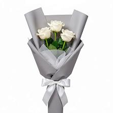 Букет 3 белые розы в Хасавюрте