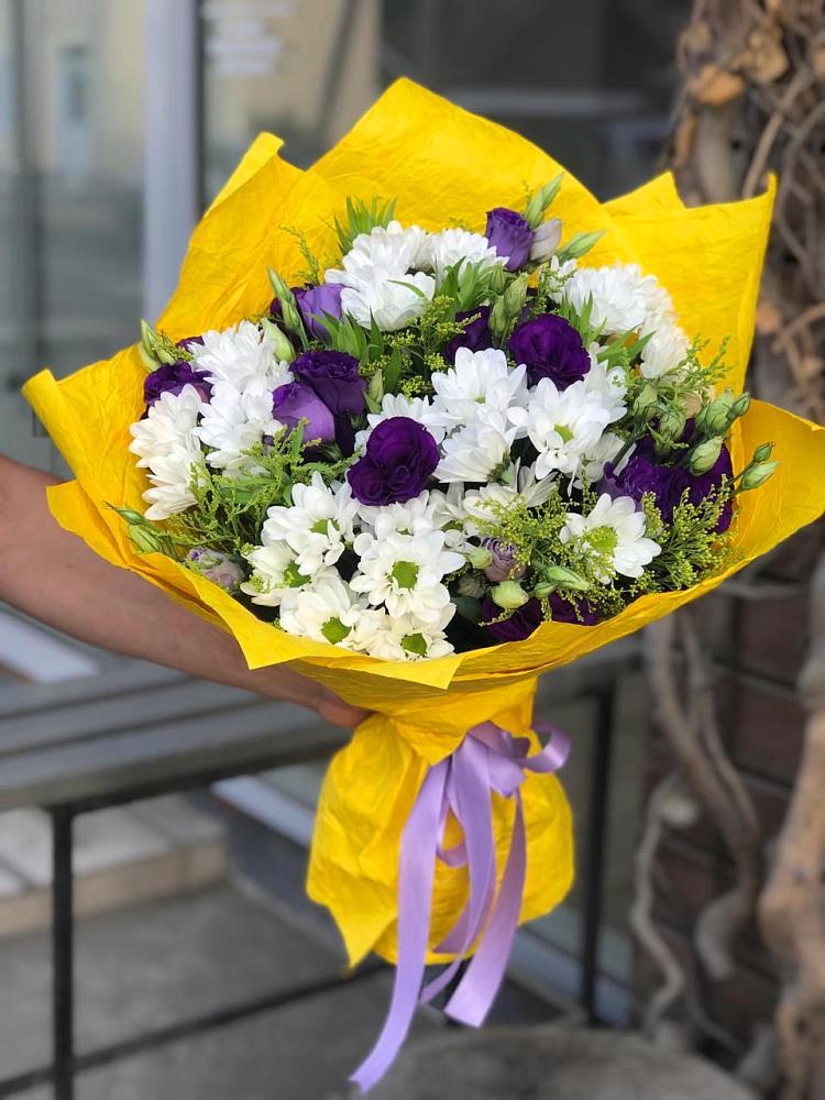 Букет цветов из: Ирисы, Хризантемы и Ромашки в Хасавюрте