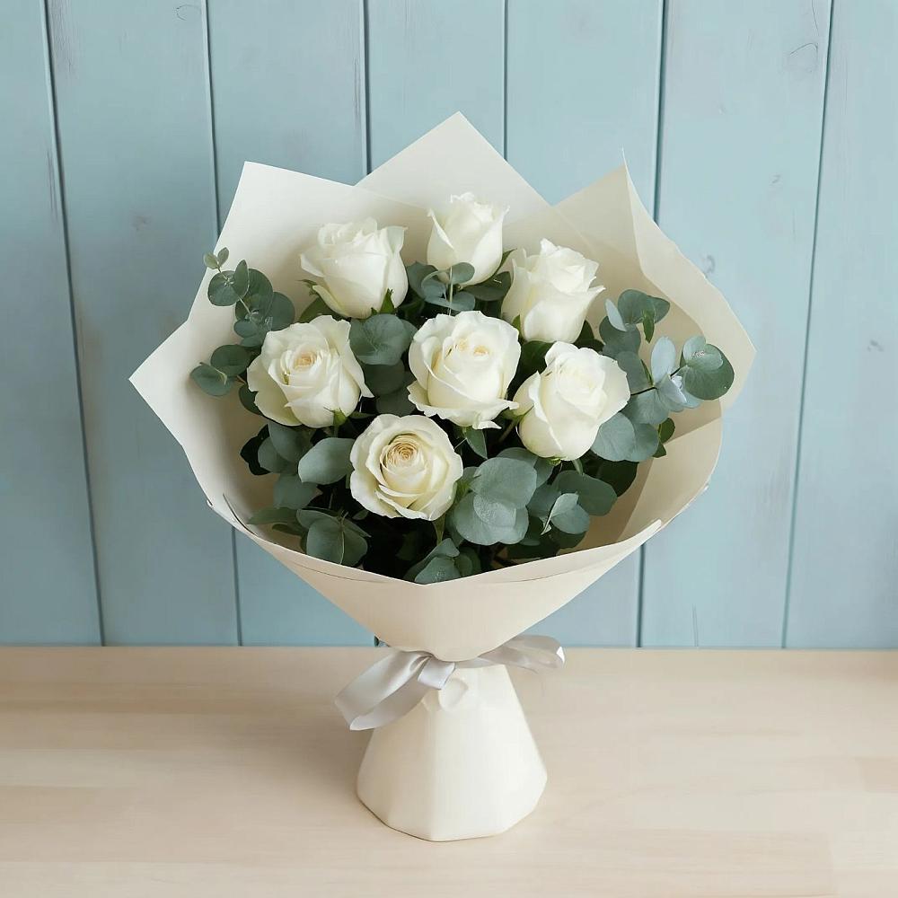 Букет Белые розы в Эвкалипте в Хасавюрте