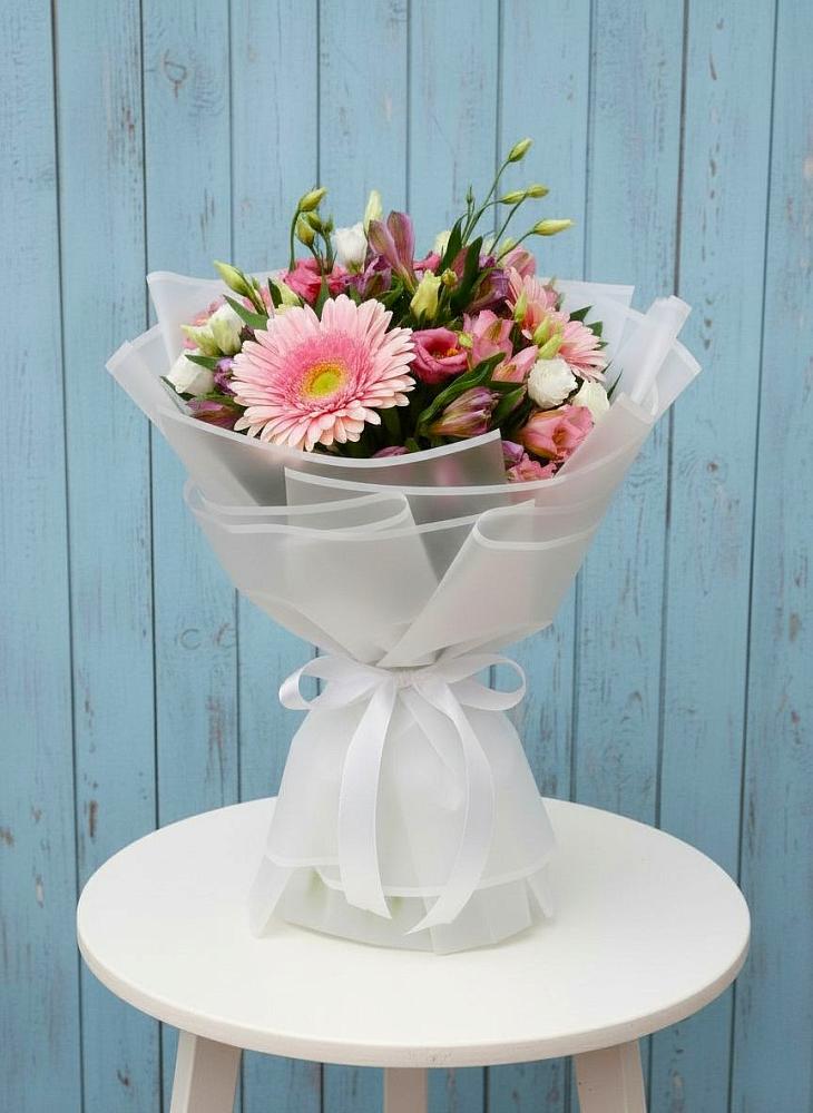 Букет цветов из: Герберы, Альстромерии и Лизиантусы в Хасавюрте