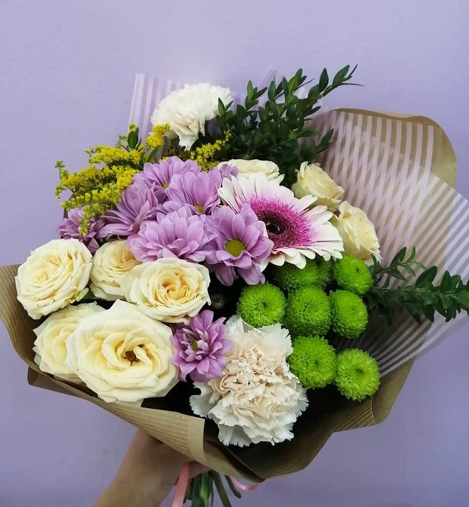 Букет цветов из: Хризантемы, Розы, Гвоздики и Герберы в Хасавюрте