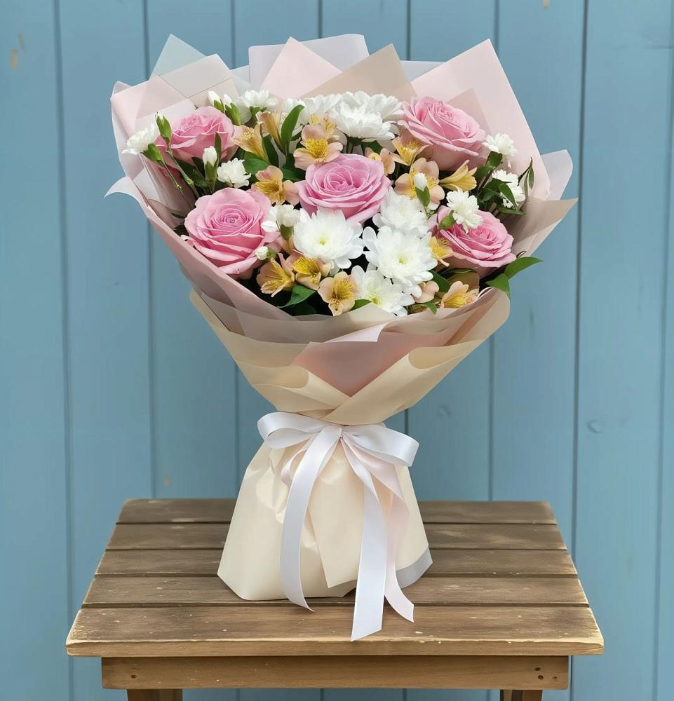 Букет цветов из: Гвоздики, Орхидеи и Розы в Хасавюрте