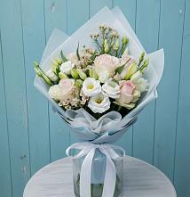 Букет цветов из:  Розы и Лизиантусы в Хасавюрте