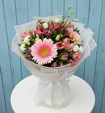 Букет цветов из:  Герберы, Альстромерии и Лизиантусы в Хасавюрте