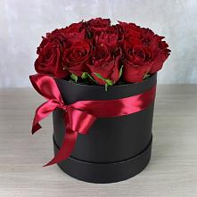 Цветочная композиция из Розы в шляпной коробке в Хасавюрте
