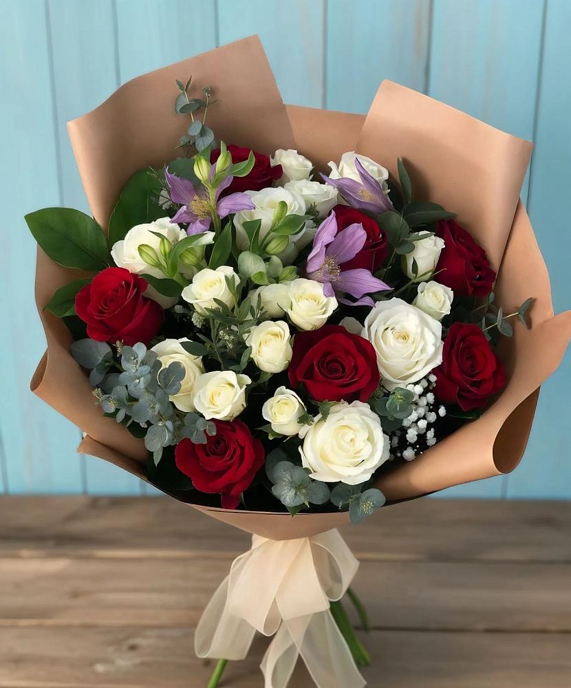 Букет цветов из: Розы и Альстромерии в Хасавюрте