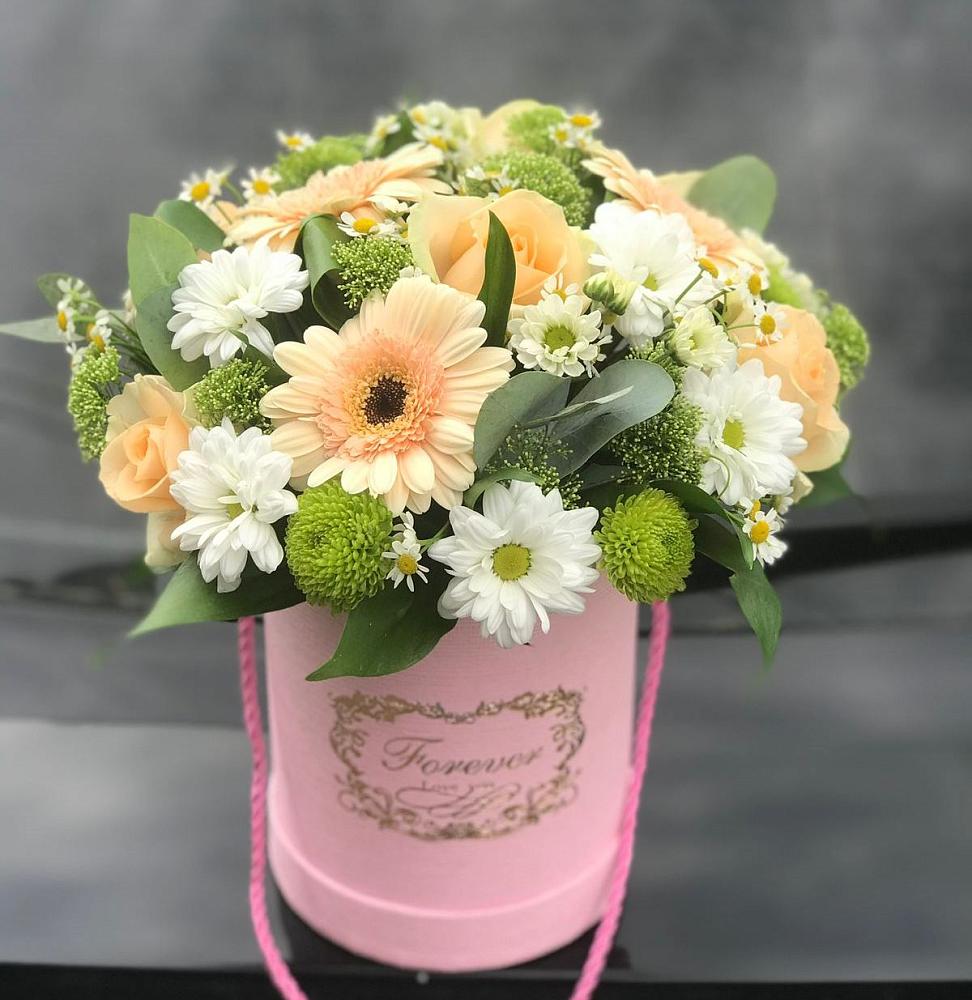 Цветочная композиция из Розы, Герберы и Хризантемы в шляпной коробке в Хасавюрте