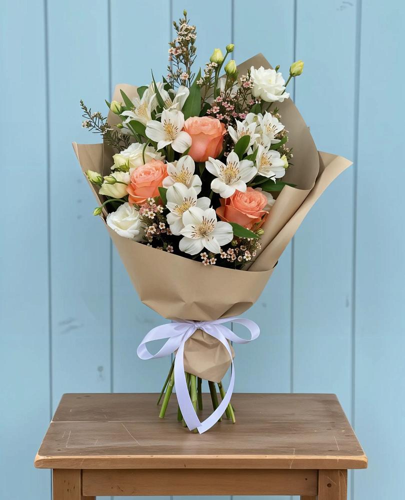 Букет цветов из: Альстромерии, Лизиантусы, Розы и Хризантемы в Хасавюрте