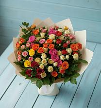 Букет Микс из разноцветных кустовых роз в Хасавюрте